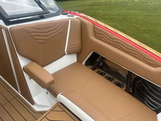 Slide: The Image of Nautique G23 2025 - 25