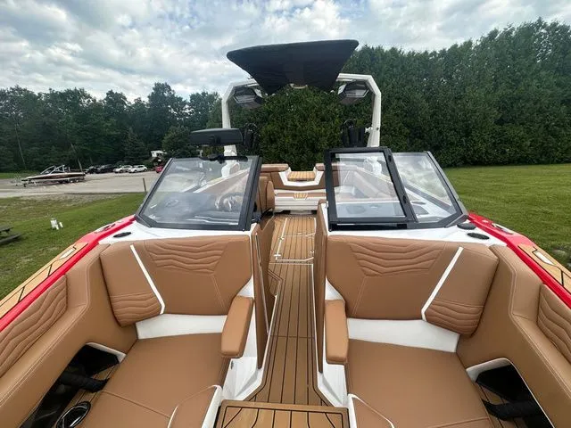 Slide: The Image of Nautique G23 2025 - 26