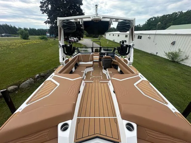 Slide: The Image of Nautique G23 2025 - 9