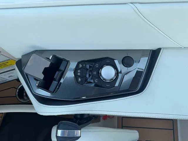 Slide: The Image of Nautique G23 2025 - 9