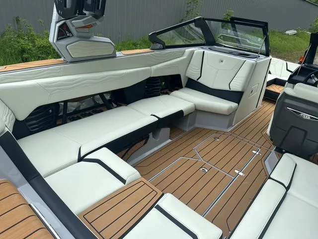 Slide: The Image of Nautique G23 2025 - 11