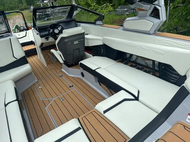 Slide: The Image of Nautique G23 2025 - 12