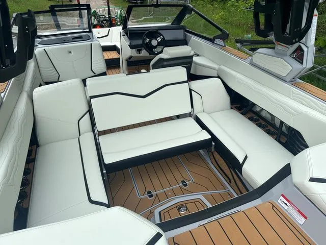 Slide: The Image of Nautique G23 2025 - 13