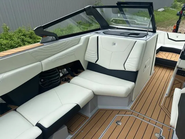 Slide: The Image of Nautique G23 2025 - 14