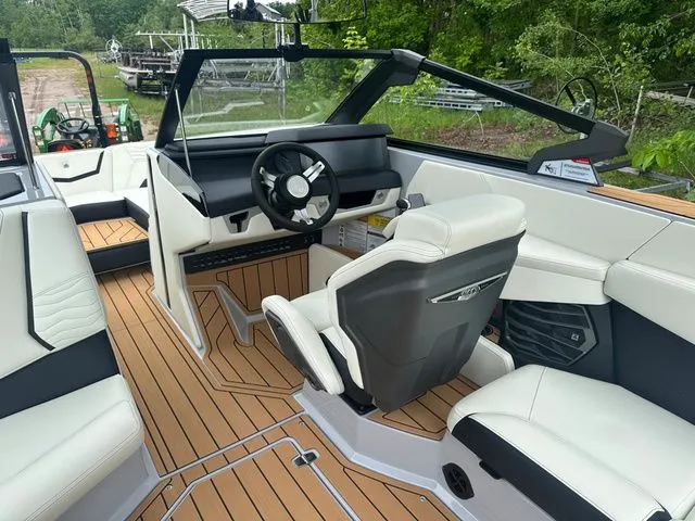 Slide: The Image of Nautique G23 2025 - 15