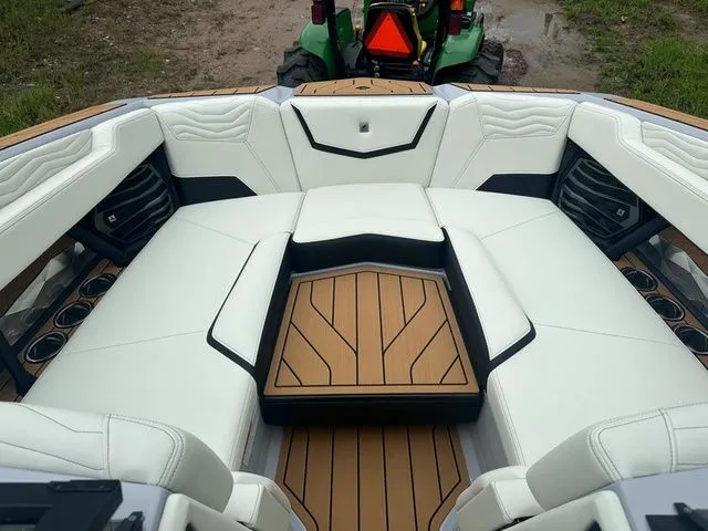 Slide: The Image of Nautique G23 2025 - 16