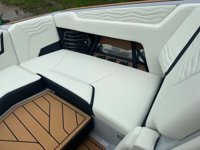 Slide: The Image of Nautique G23 2025 - 17