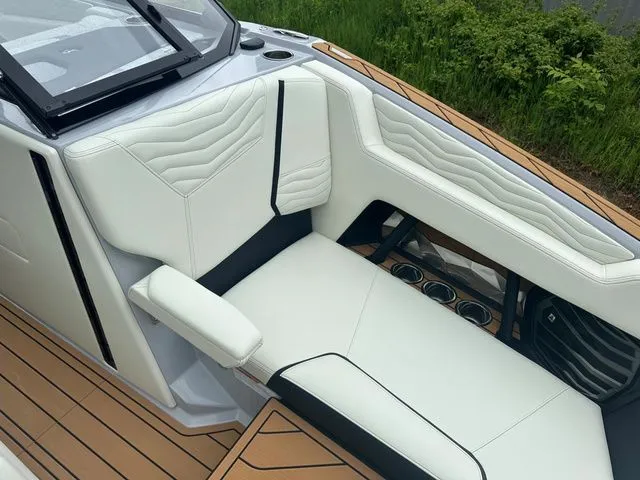 Slide: The Image of Nautique G23 2025 - 20