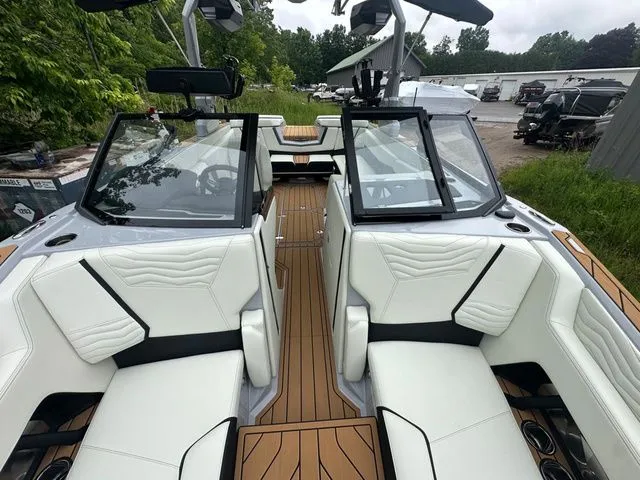 Slide: The Image of Nautique G23 2025 - 21