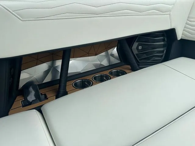 Slide: The Image of Nautique G23 2025 - 23