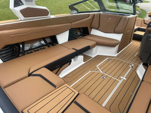 Slide: The Image of Nautique G23 2025 - 10