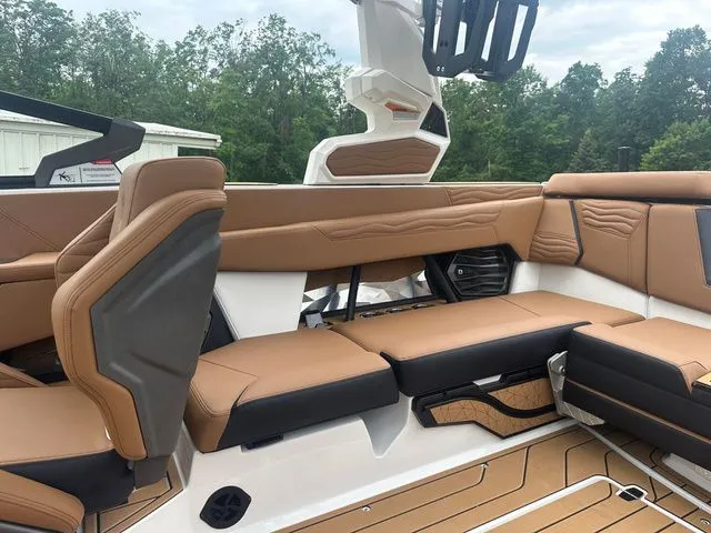 Slide: The Image of Nautique G23 2025 - 13