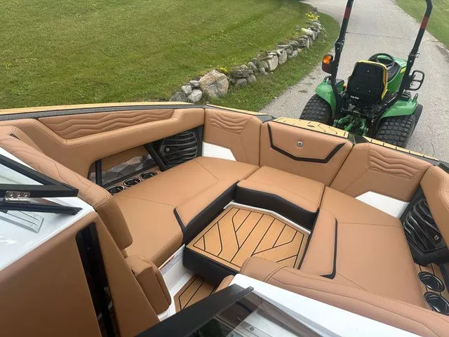 Slide: The Image of Nautique G23 2025 - 22