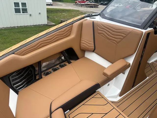 Slide: The Image of Nautique G23 2025 - 25