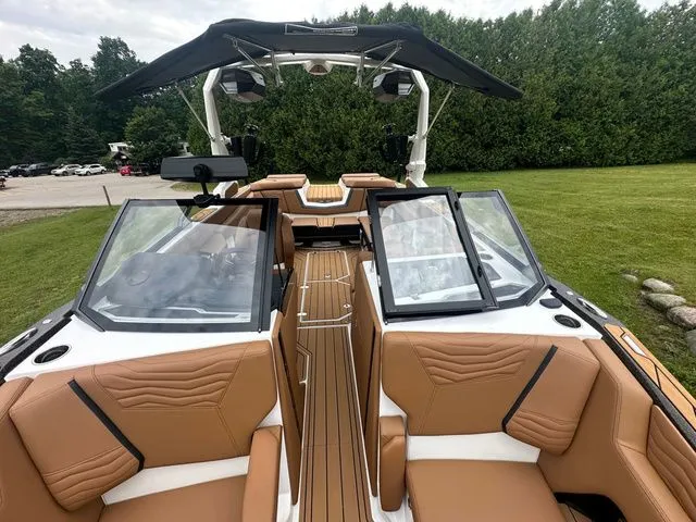 Slide: The Image of Nautique G23 2025 - 26