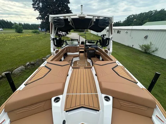 Slide: The Image of Nautique G23 2025 - 9