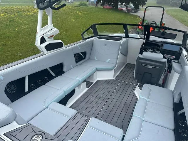 Slide: The Image of Nautique Super Air Nautique GS22 2025 - 13