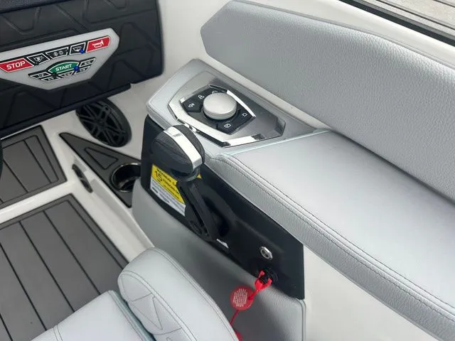 Slide: The Image of Nautique Super Air Nautique GS22 2025 - 16