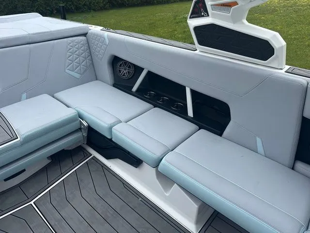 Slide: The Image of Nautique Super Air Nautique GS22 2025 - 18