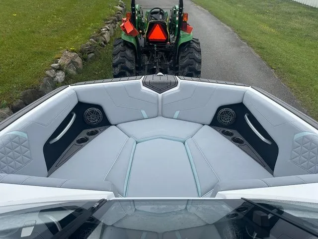 Slide: The Image of Nautique Super Air Nautique GS22 2025 - 23