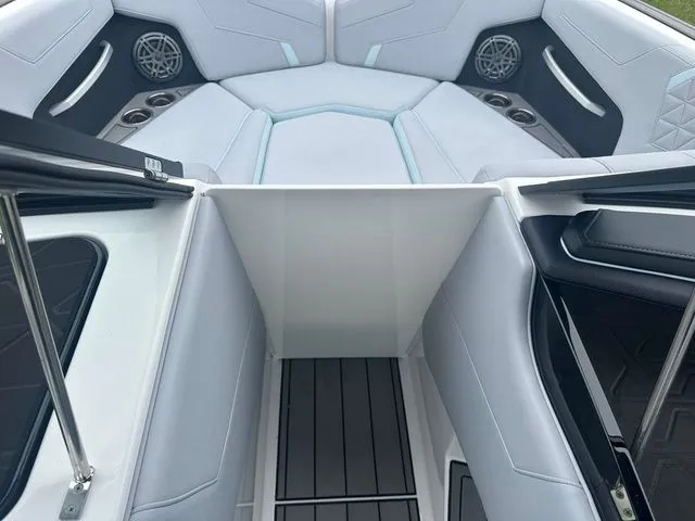 Slide: The Image of Nautique Super Air Nautique GS22 2025 - 24