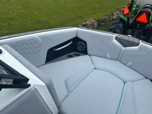 Slide: The Image of Nautique Super Air Nautique GS22 2025 - 25