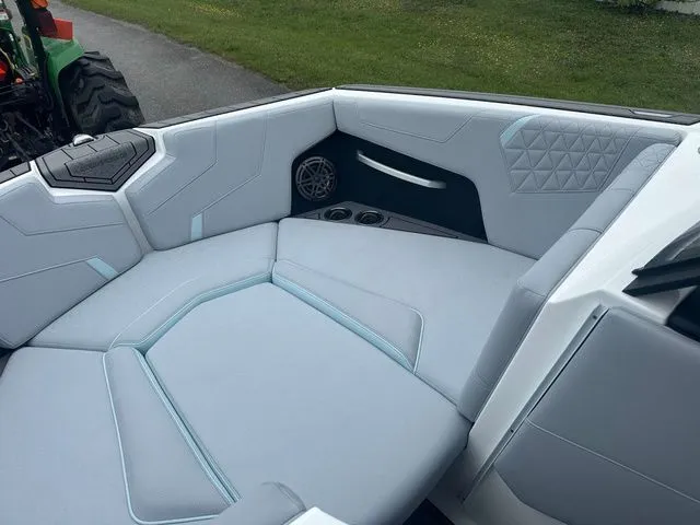 Slide: The Image of Nautique Super Air Nautique GS22 2025 - 26