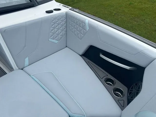 Slide: The Image of Nautique Super Air Nautique GS22 2025 - 27