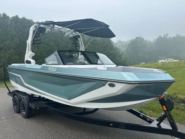 Slide: The Image of Nautique Super Air Nautique GS22 2025 - 8