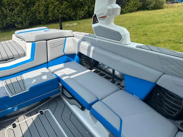 Slide: The Image of Nautique G23 2025 - 10