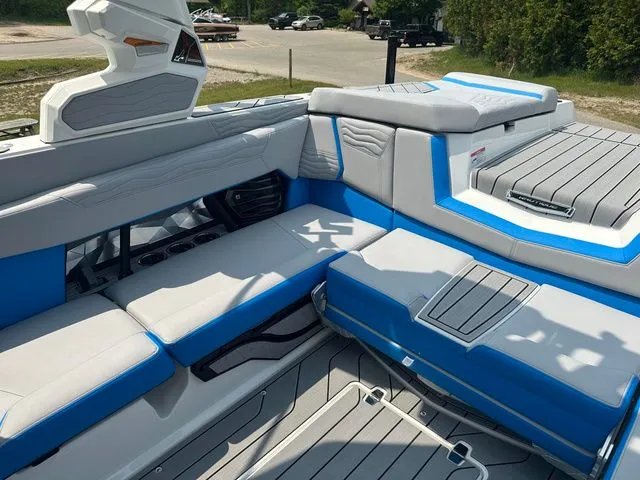 Slide: The Image of Nautique G23 2025 - 11