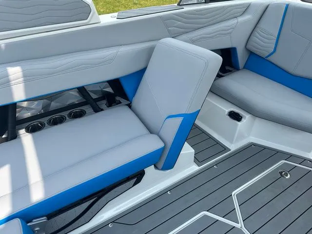 Slide: The Image of Nautique G23 2025 - 12