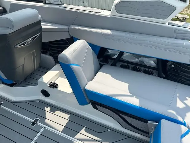 Slide: The Image of Nautique G23 2025 - 13