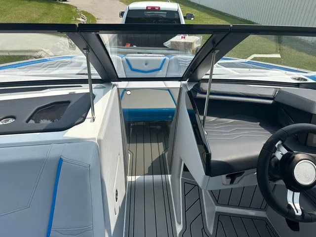 Slide: The Image of Nautique G23 2025 - 20