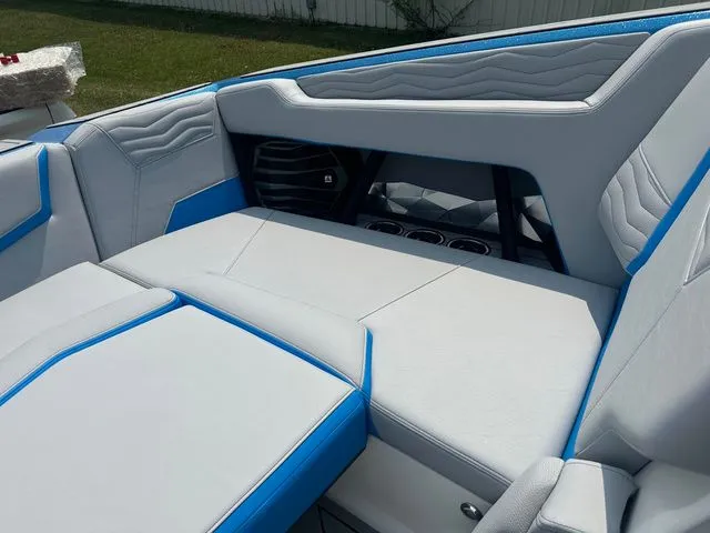 Slide: The Image of Nautique G23 2025 - 22