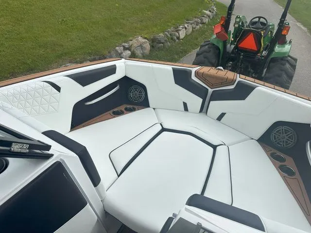 Slide: The Image of Nautique Super Air Nautique GS22 2025 - 10