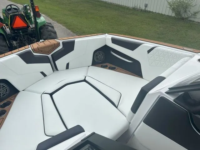 Slide: The Image of Nautique Super Air Nautique GS22 2025 - 11