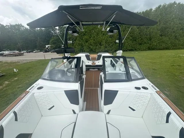 Slide: The Image of Nautique Super Air Nautique GS22 2025 - 12