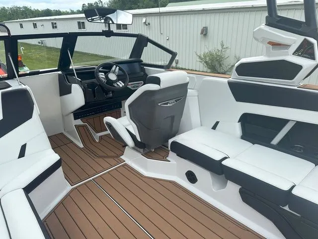Slide: The Image of Nautique Super Air Nautique GS22 2025 - 13