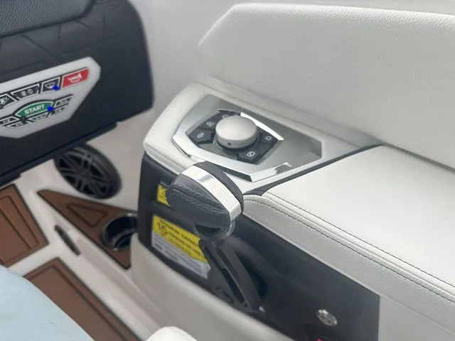 Slide: The Image of Nautique Super Air Nautique GS22 2025 - 17