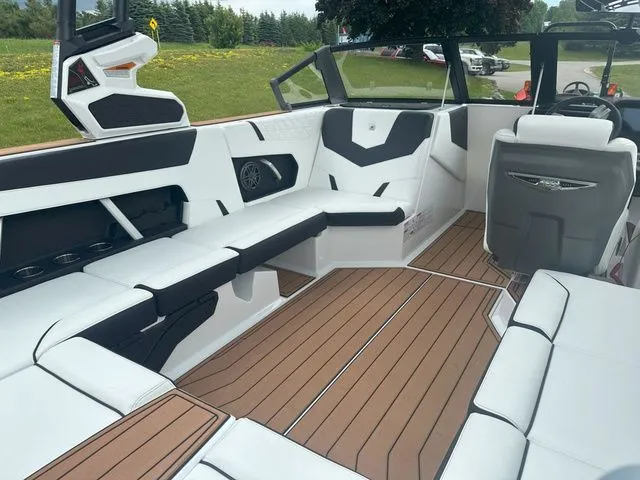 Slide: The Image of Nautique Super Air Nautique GS22 2025 - 18