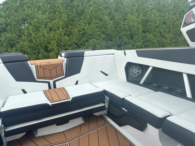 Slide: The Image of Nautique Super Air Nautique GS22 2025 - 19