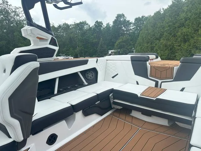 Slide: The Image of Nautique Super Air Nautique GS22 2025 - 20