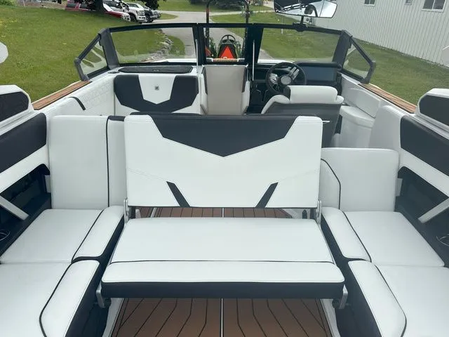 Slide: The Image of Nautique Super Air Nautique GS22 2025 - 21