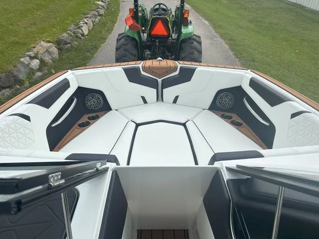 Slide: The Image of Nautique Super Air Nautique GS22 2025 - 9