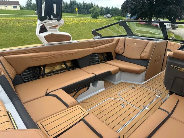 Slide: The Image of Nautique G23 2025 - 10