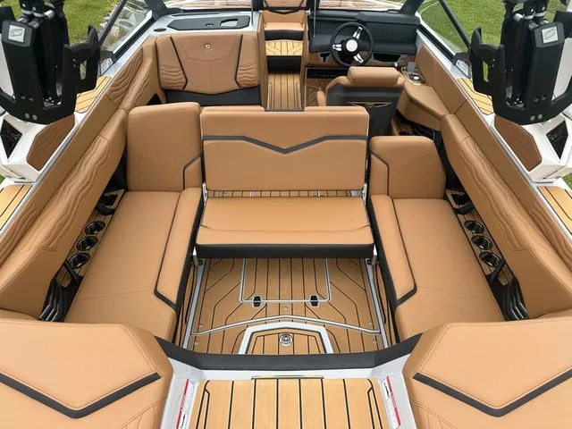 Slide: The Image of Nautique G23 2025 - 12