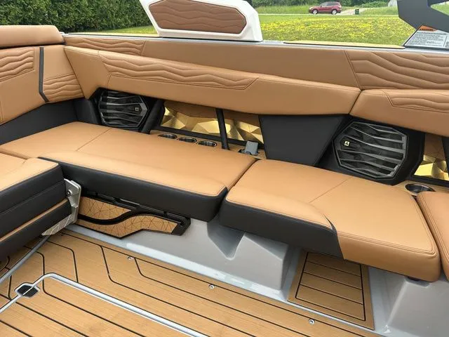 Slide: The Image of Nautique G23 2025 - 14