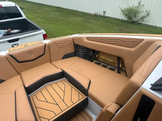 Slide: The Image of Nautique G23 2025 - 18