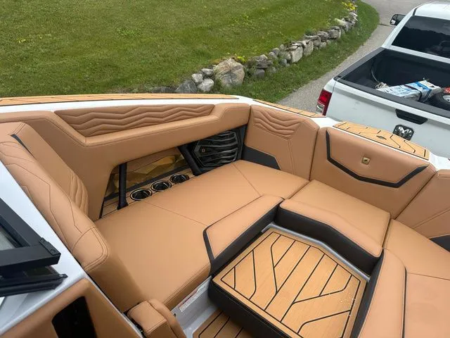 Slide: The Image of Nautique G23 2025 - 19